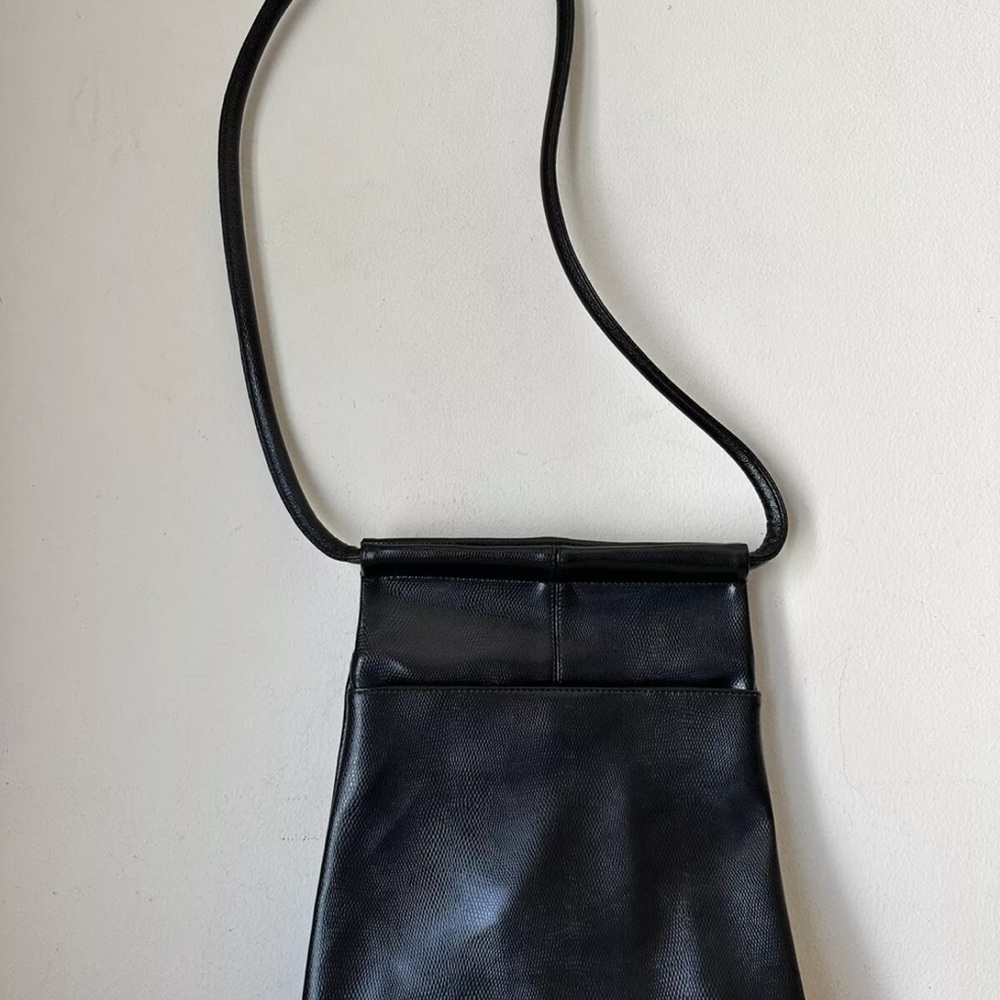 Elegant Black Leather Shoulder Bag